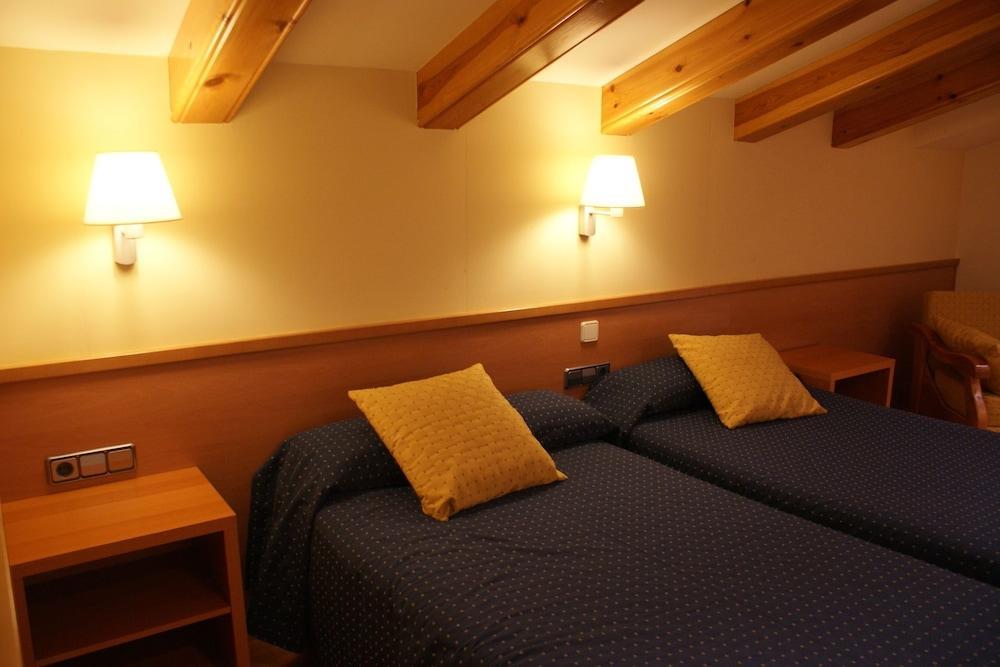 Hotel Estel Berga Bagian luar foto