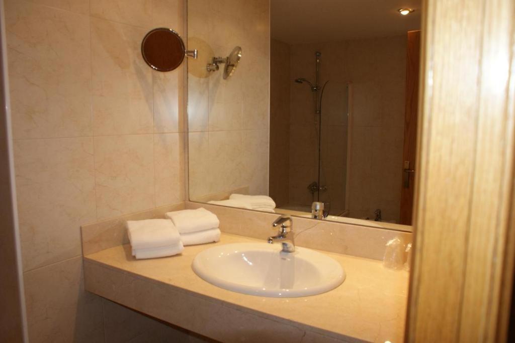 Hotel Estel Berga Bagian luar foto