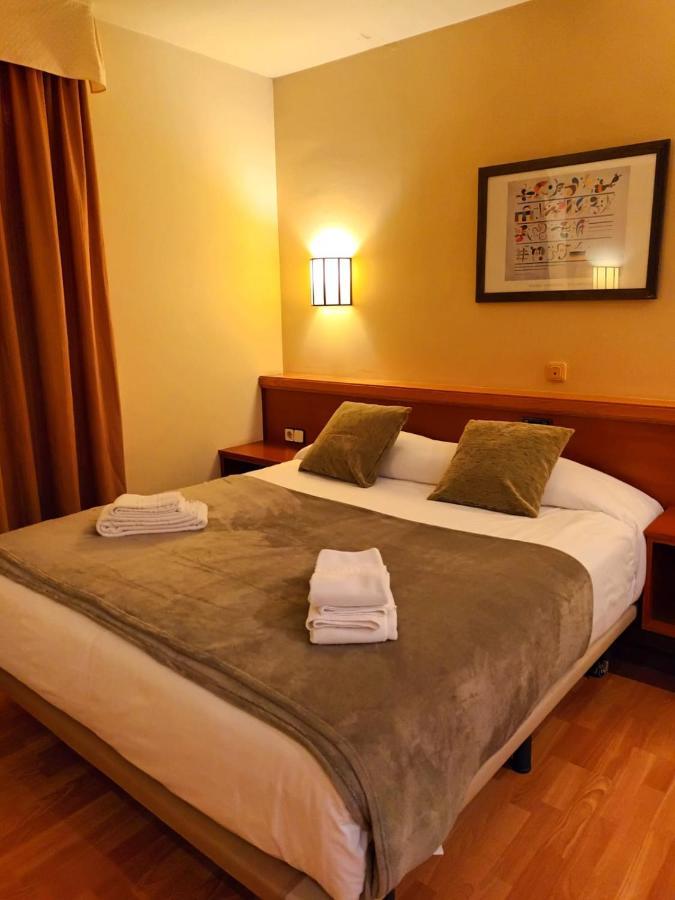 Hotel Estel Berga Bagian luar foto