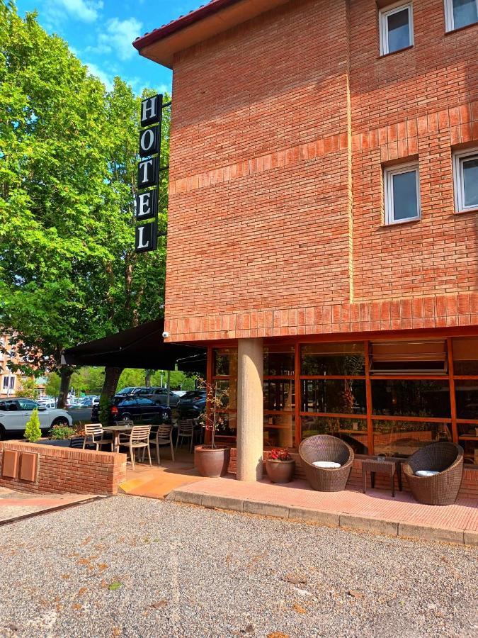 Hotel Estel Berga Bagian luar foto