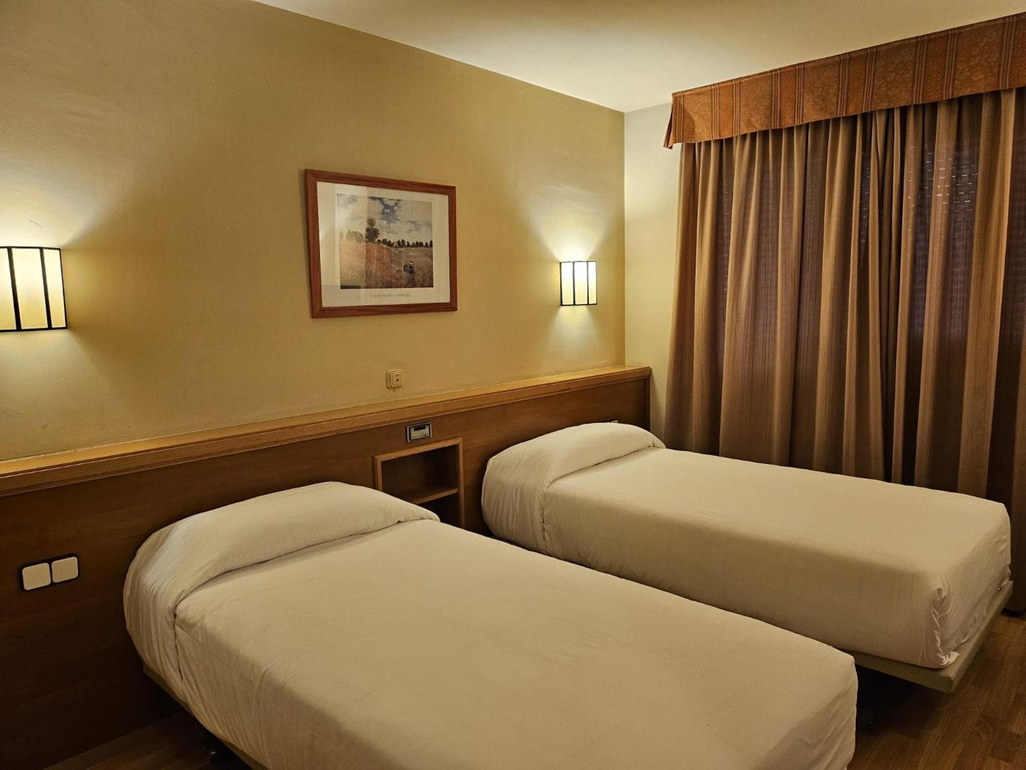 Hotel Estel Berga Bagian luar foto