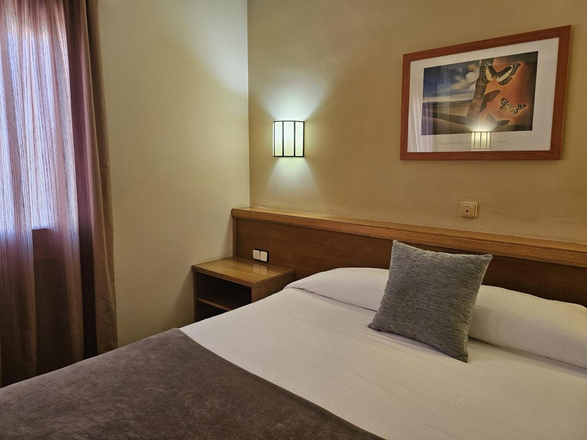 Hotel Estel Berga Bagian luar foto