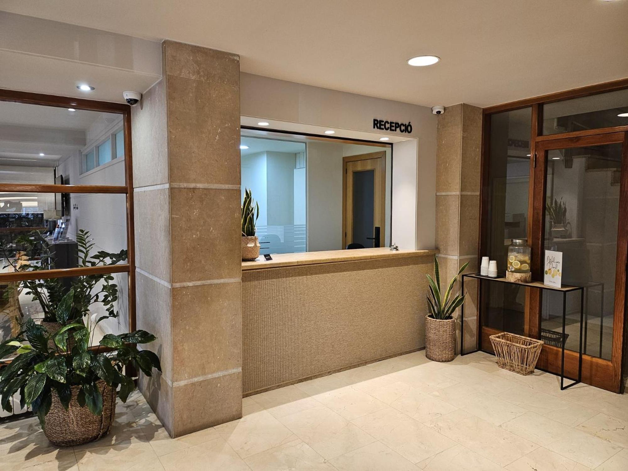 Hotel Estel Berga Bagian luar foto